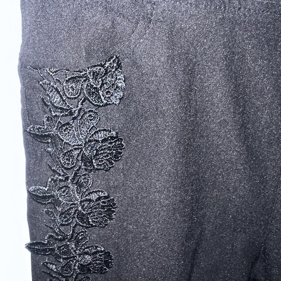 Designer women’s stretchy pants - Picture 4 of 9